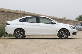 2018款标致308 1.6L手动时尚版