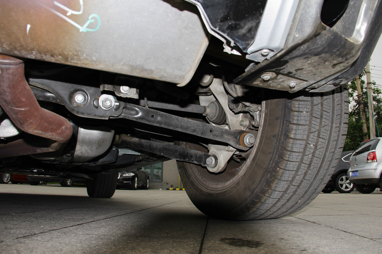 2015款揽胜极光2.0T自动锐动版