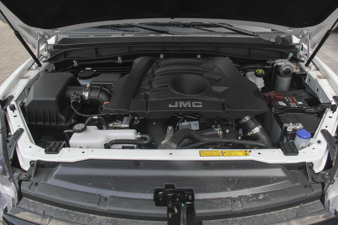 2017款域虎7 2.4T手动柴油两驱豪华版JX4D24A5L