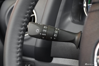 2017款卡罗拉改款双擎1.8L自动CVT精英版