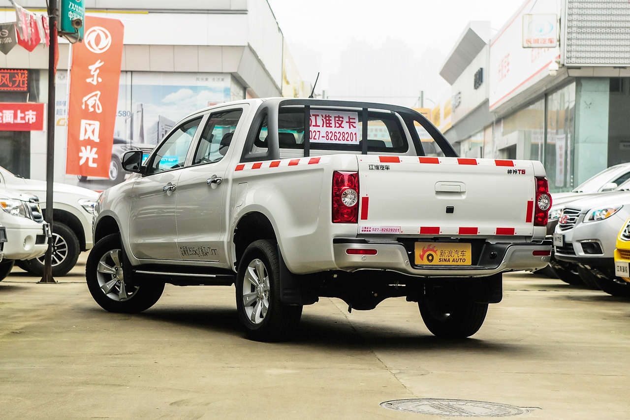 2016款 帅铃T6 2.0T柴油创客版豪华型D19TCID6