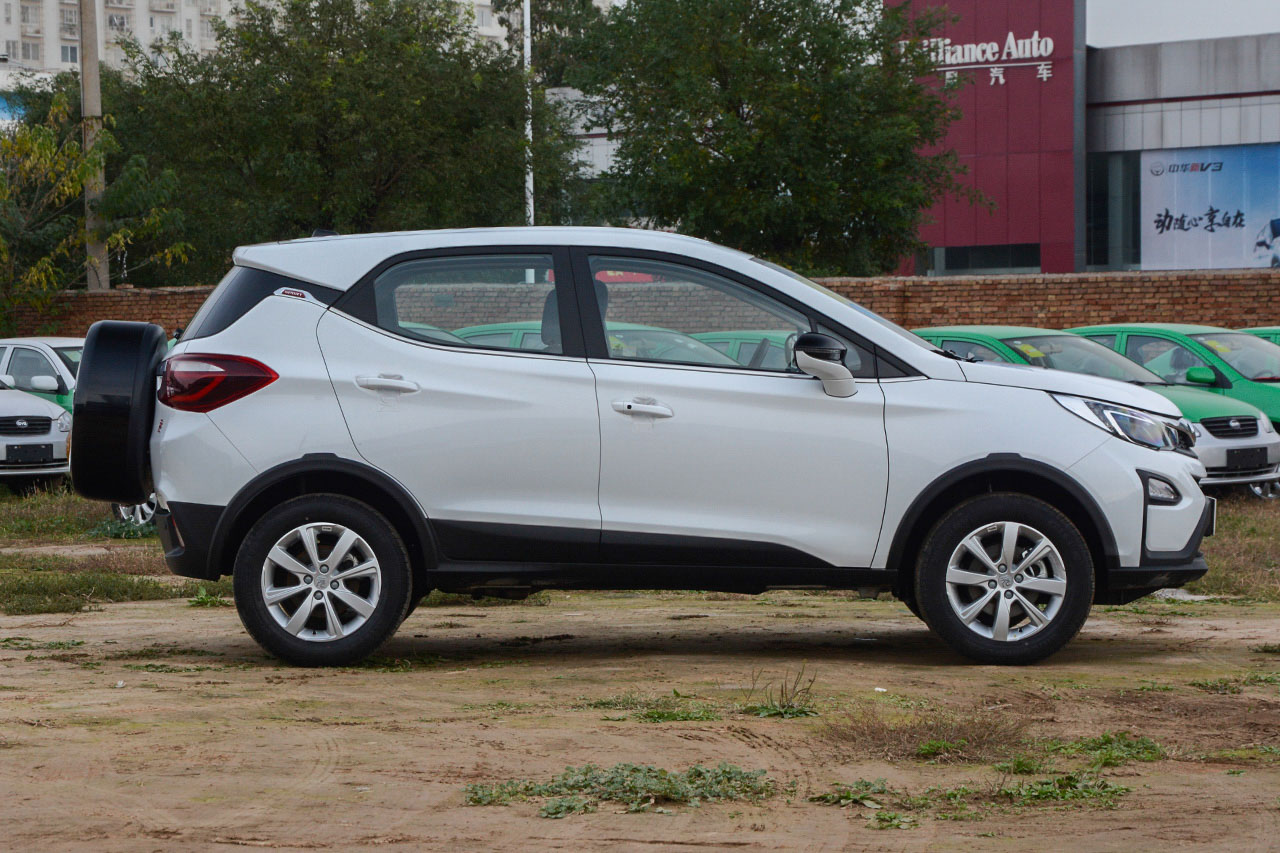 2017款比亚迪元1.5L手动酷炫时尚型