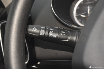 2017款风神AX4 1.6L手动潮尚型