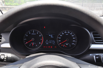 2017款起亚K2 1.4L手动GLS三厢