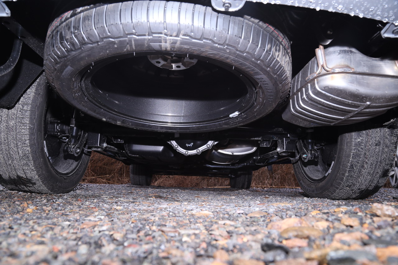 2018款荣威RX8 2.0T自动智联网四驱至尊版