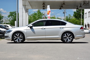 2018款迈腾2.0T自动380TSI DSG尊贵型