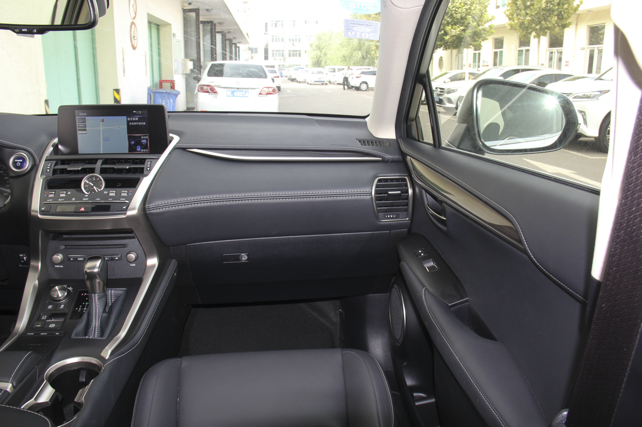 2018款雷克萨斯NX300h 2.5L自动全驱锋致版