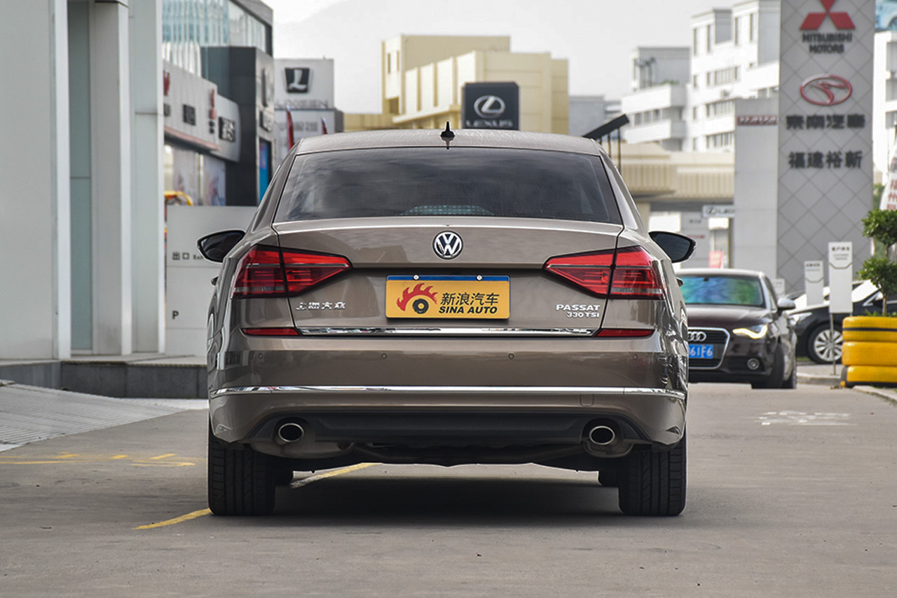 2016款帕萨特1.8T自动尊荣版330TSI