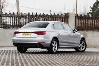 2017款奥迪A4L 2.0T自动40TFSI时尚型 花剑银