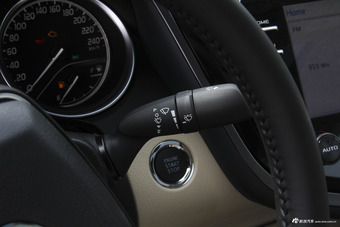 2018款凯美瑞2.5G自动豪华版