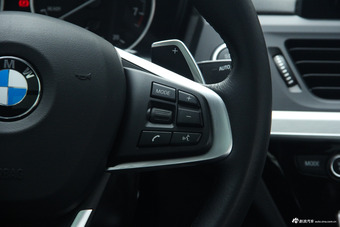 2017款宝马1系120i自动设计套装型 