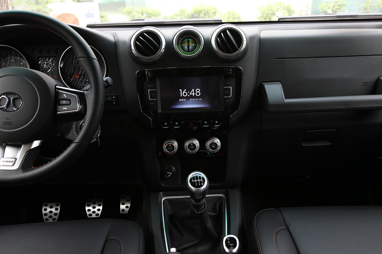 2018款北京BJ40L 2.0T手动柴油四驱尊贵版