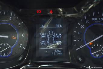 2016款驭胜S350 2.0T手动四驱汽油豪华天窗版7座