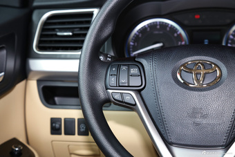 2017款汉兰达2.0T自动两驱精英版7座