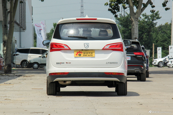 2017款宝骏730 1.5T手动风尚型7座