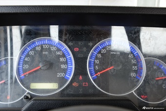 2016款战旗皮卡2.2L手动汽油双排豪华型4G22B