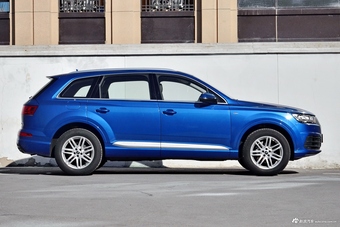 2018款奥迪Q7 2.0T自动40TFSI S line运动型