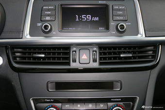 2017款起亚K5 2.0L自动15周年特别版LUX