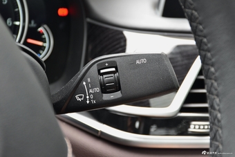 2018款宝马7系730Li 2.0T自动尊享型M运动套装
