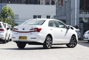 2016款比亚迪秦EV300尊荣型