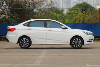 2016款悦翔V7 1.6L手动乐趣型国V