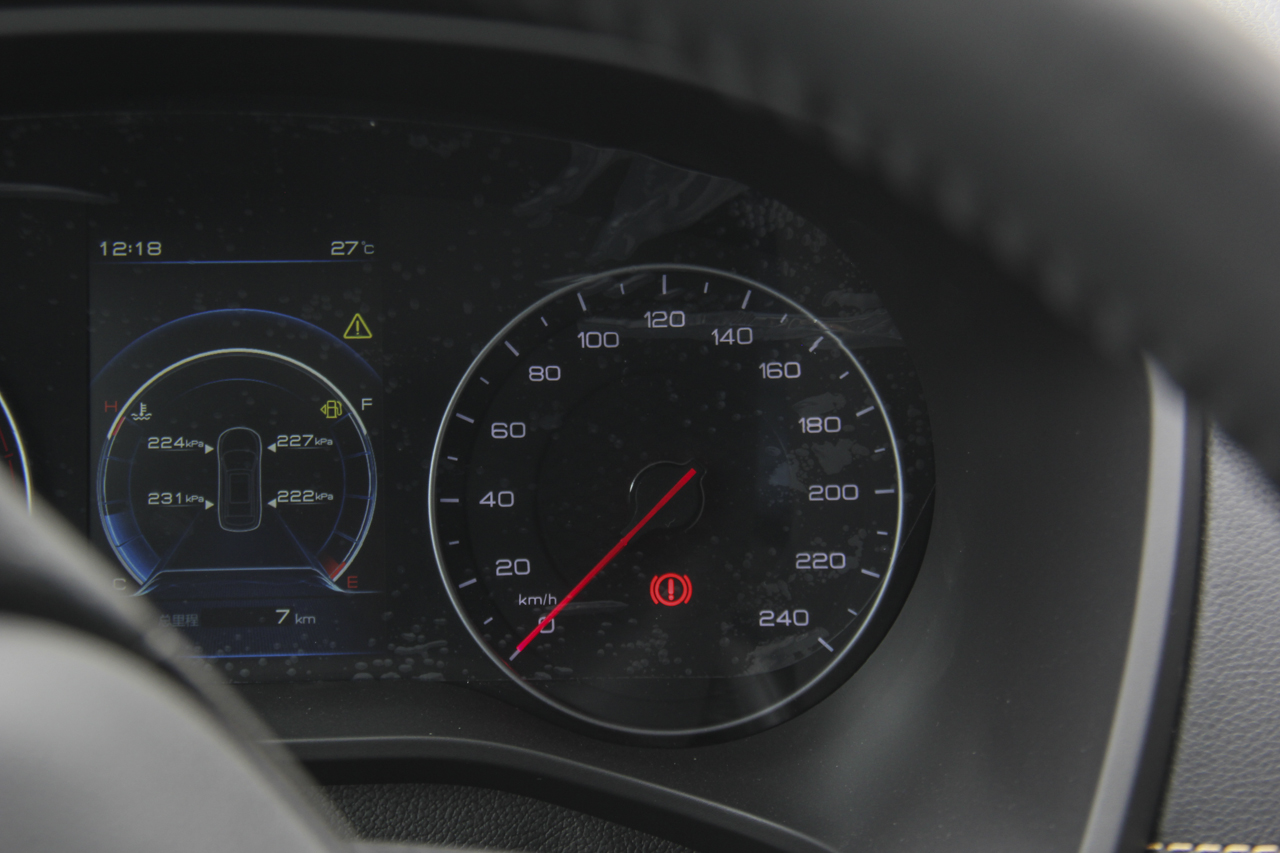 2019款比亚迪宋1.5TI手动智联越动型