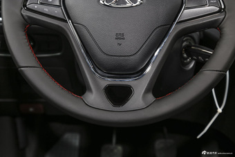 2016款艾瑞泽5 1.5L手动领锐版 秀色金