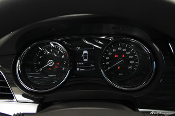 2016款宝骏730 1.5T手动舒适版 7座