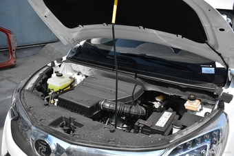 2017款比亚迪元1.5L自动酷炫时尚型