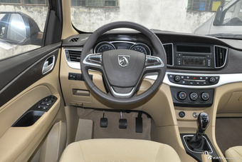 2016款宝骏730 1.5T手动标准版 7座