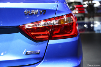 长安悦翔V7 1.0T GDI