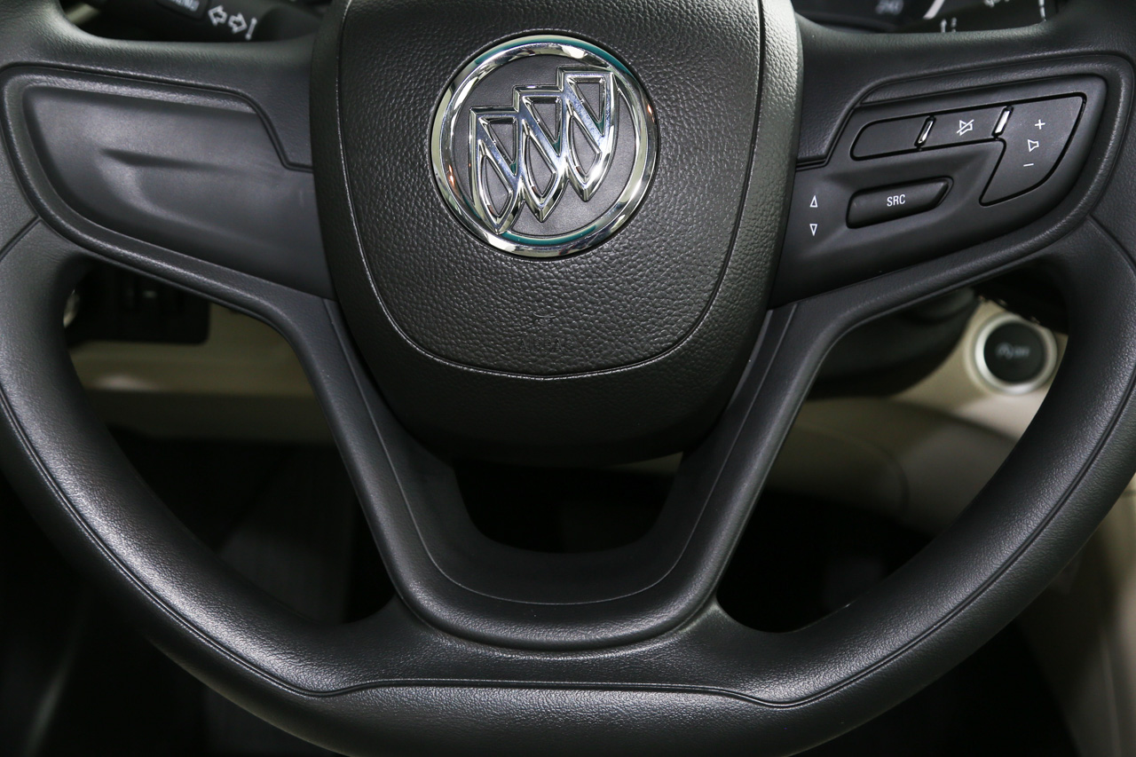 2016款英朗1.5L自动精英型15N 雪域白