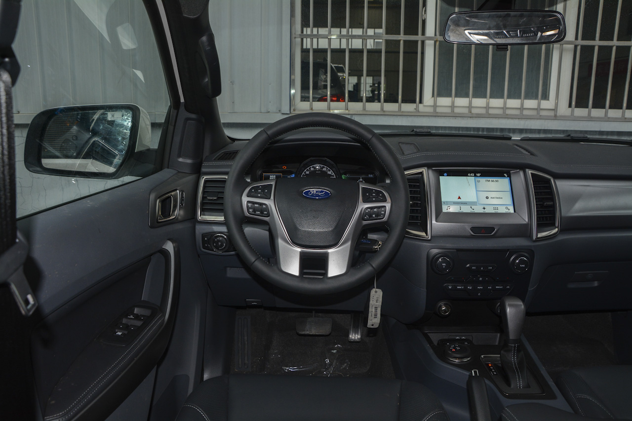 2017款撼路者2.0T自动四驱豪华版汽油5座