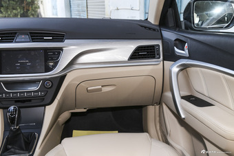 2017款吉利帝豪1.5L手动三厢百万款豪华型