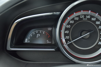 2016款马自达3昂克赛拉1.5L手动三厢豪华型 炫亮银