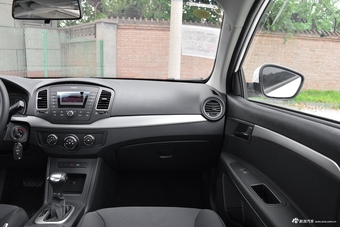 2015款荣威350 1.5L自动豪华天窗版