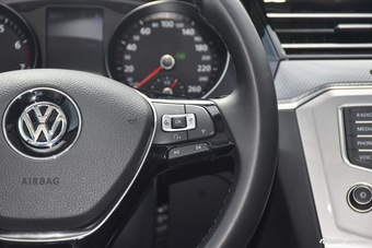 2017款蔚揽2.0T自动四驱拓行版380TSI