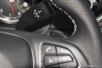 2017款奔驰GLA级 GLA220 2.0T自动4MATIC时尚型