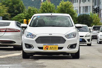 2015款福睿斯1.5L自动时尚型