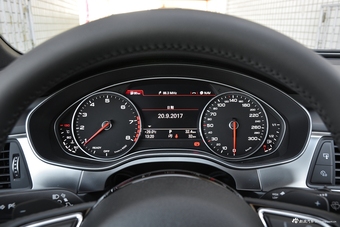 2018款奥迪A6L 2.0T自动30周年年型 35 TFSI 运动型