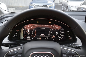 2018款奥迪Q7 3.0T自动45TFSI尊贵型
