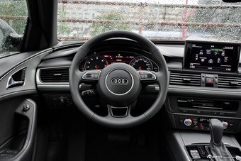 2018款奥迪A6L 3.0T自动30周年年型 45 TFSI quattro 运动型