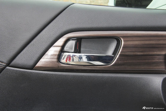 2016款雅阁2.4L自动智尊版