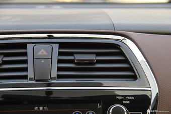 2017款骁途1.6L自动两驱都市时尚型