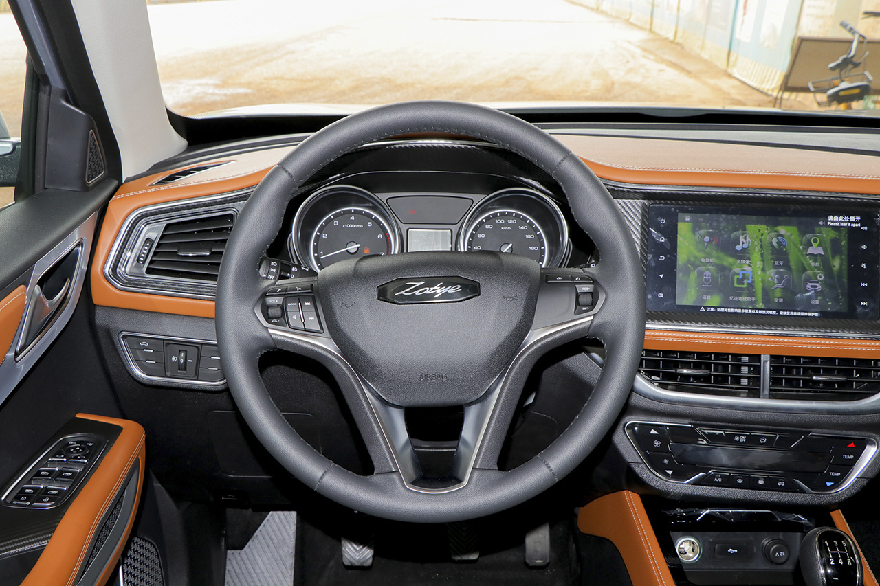 2017款众泰T300 1.5L手动尊享型