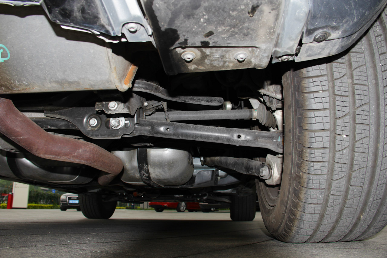 2015款揽胜极光2.0T自动锐动版