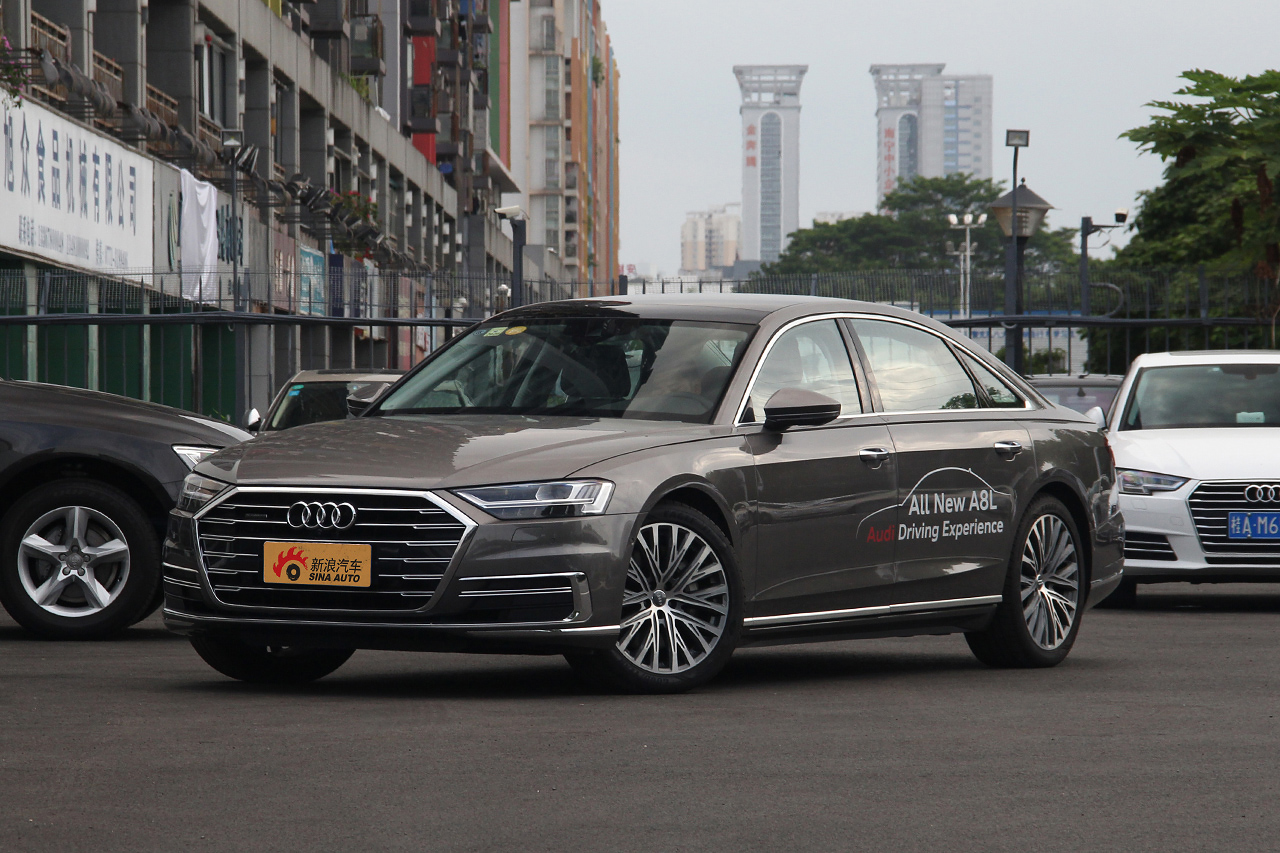 2018款奥迪A8L 3.0T自动55 TFSI quattro豪华型