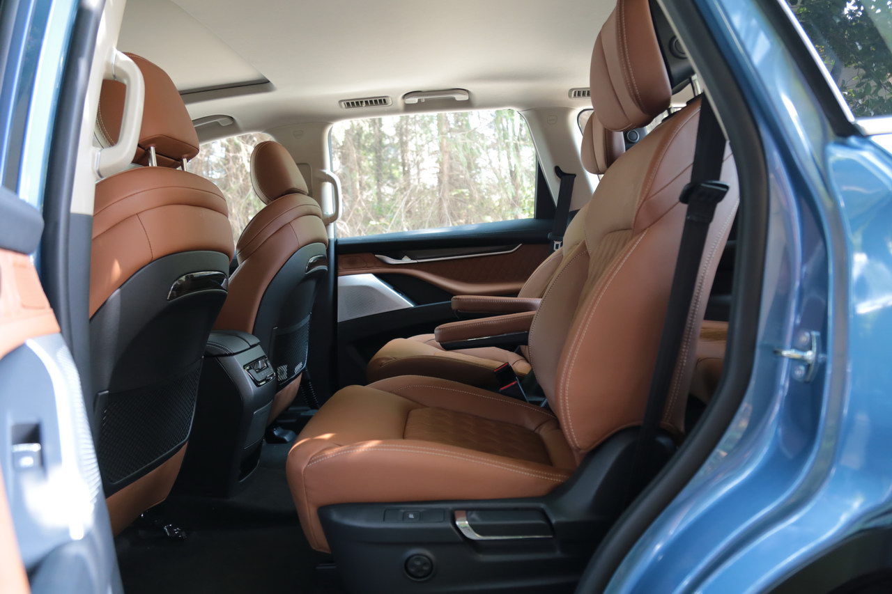 2017上汽大通D90 2.0TGI自动四驱高配版