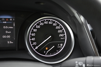 2018款凯美瑞2.0E自动精英版