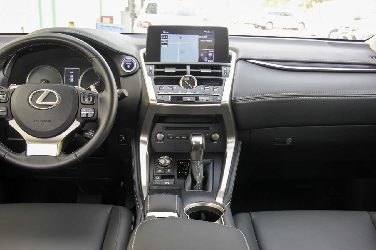 2018款雷克萨斯NX300h 2.5L自动全驱锋致版